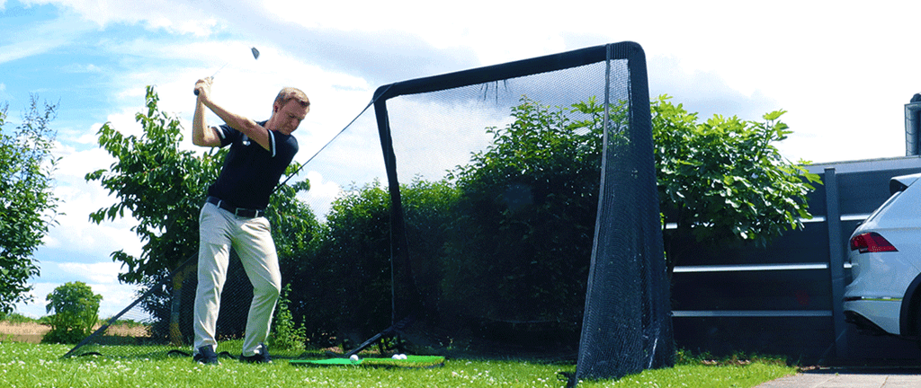 Golf zuhause trainieren mit GNZV2 Golfnetz im Garten